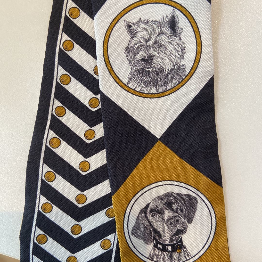 新品未使用品 HERMES エルメス ツイリー 首輪と犬 シルク 新品未使用品 HERMES エルメス ツイリー 首輪と犬 シルク