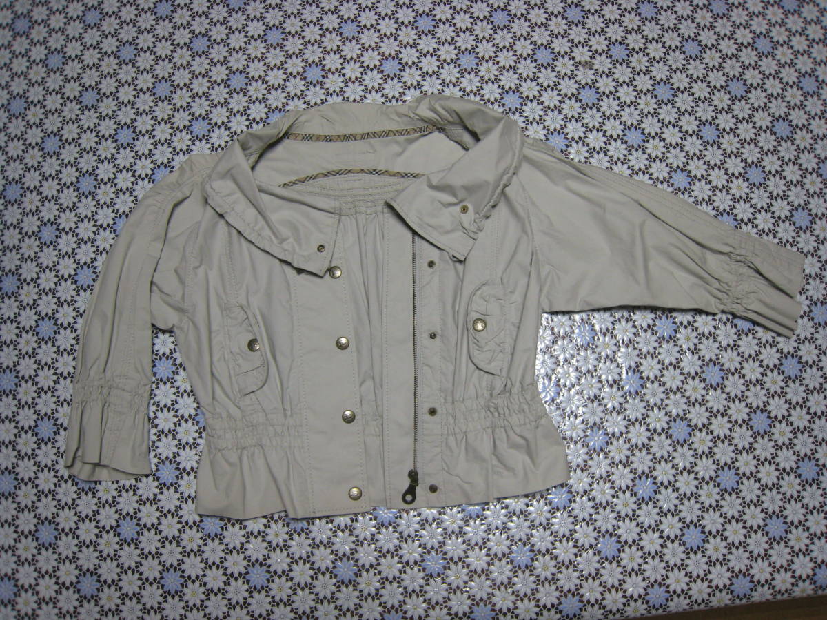 バーバリー　ブルーレーベル　夏向き　可愛いジャケット　３８_生地に若干の擦れ感が有ります。