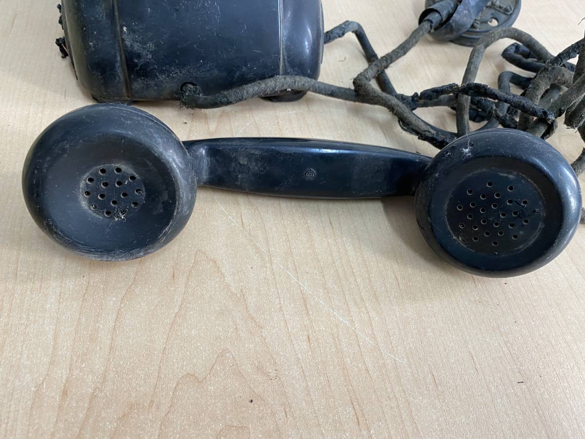 ①[ antique ] Hitachi? 3 number magnet type telephone machine? desk telephone machine operation not yet verification cable torn present condition goods [ Junk / home storage goods ]