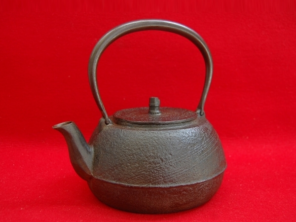 【茶道具/古民具/古道具/松寿堂/SHOJUDO/刷毛目鉄地紋の鉄瓶】火鉢炉煎茶