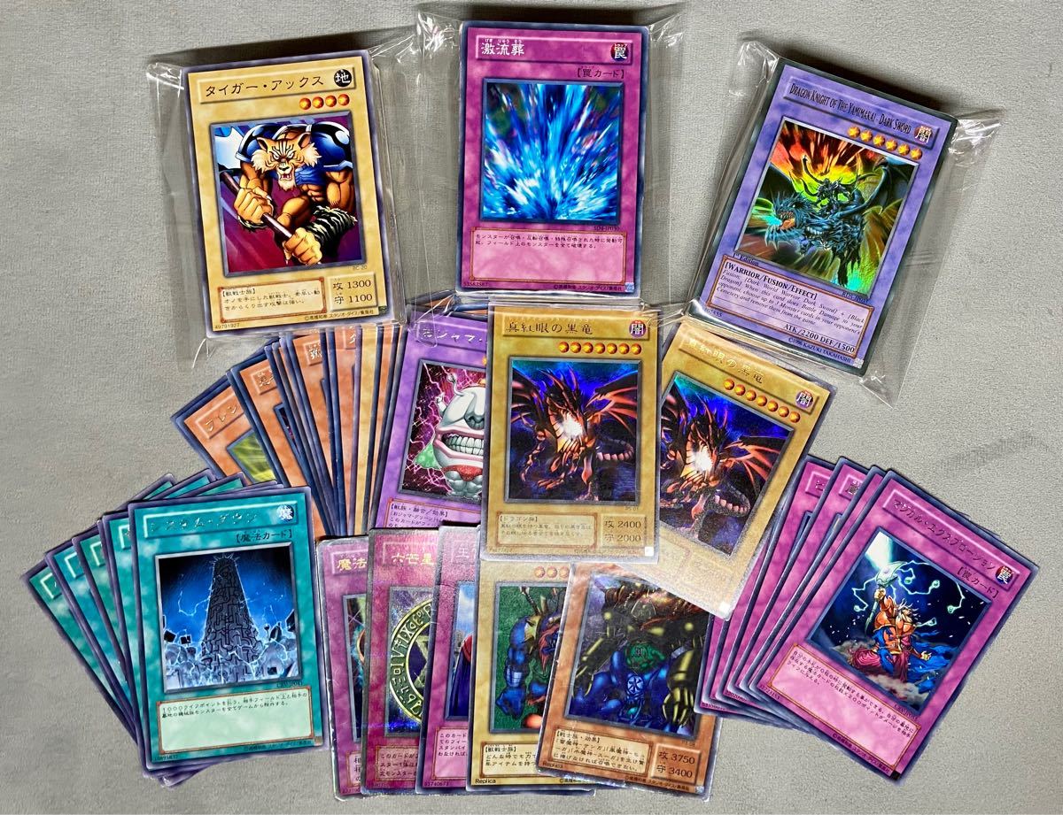 遊戯王カード 初期約160枚 おまけ海外版約60枚 まとめ売り 遊戯王カード 初期約160枚 おまけ海外版約60枚 まとめ売り
