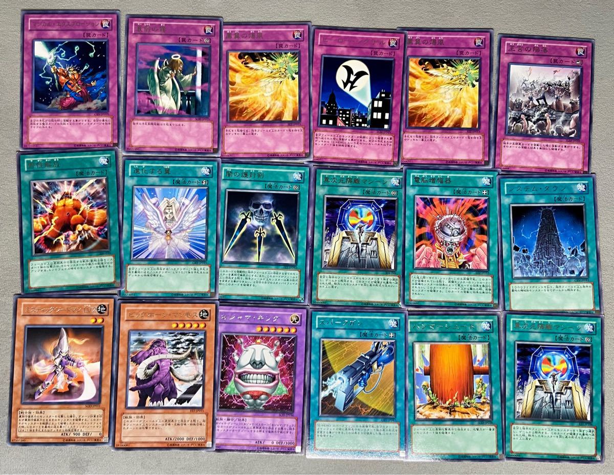 遊戯王カード 初期約160枚 おまけ海外版約60枚 まとめ売り 遊戯王カード 初期約160枚 おまけ海外版約60枚 まとめ売り