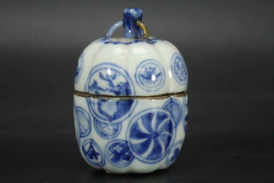 銀閣】中国美術 青花 祥瑞 瓜形 丸紋散 香合 茶道具伝来(FA707) 銀閣】中国美術 青花 祥瑞 瓜形 丸紋散 香合 茶道具伝来(FA707)