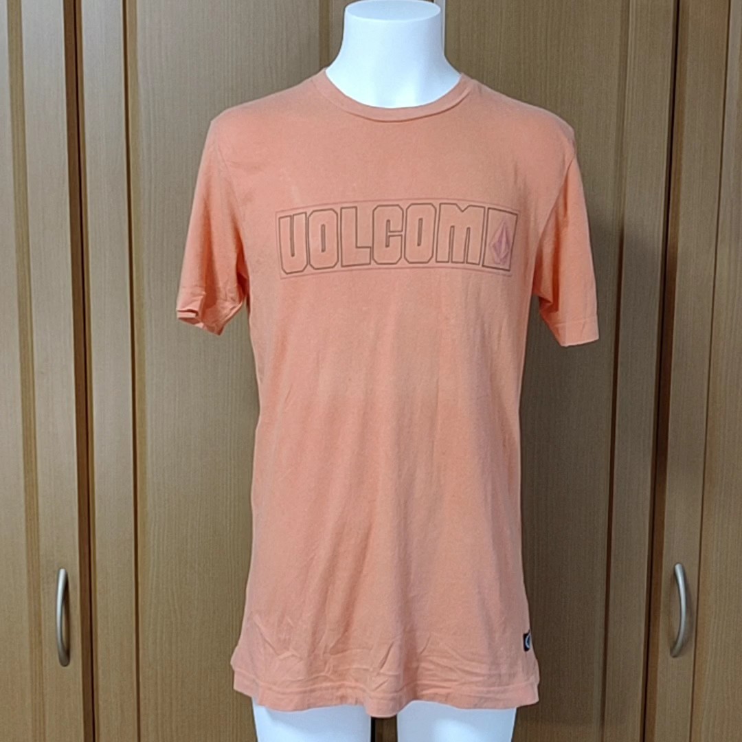 ボルコム半袖TシャツS オレンジ フロントロゴ バックVOLCOMストーンプリント