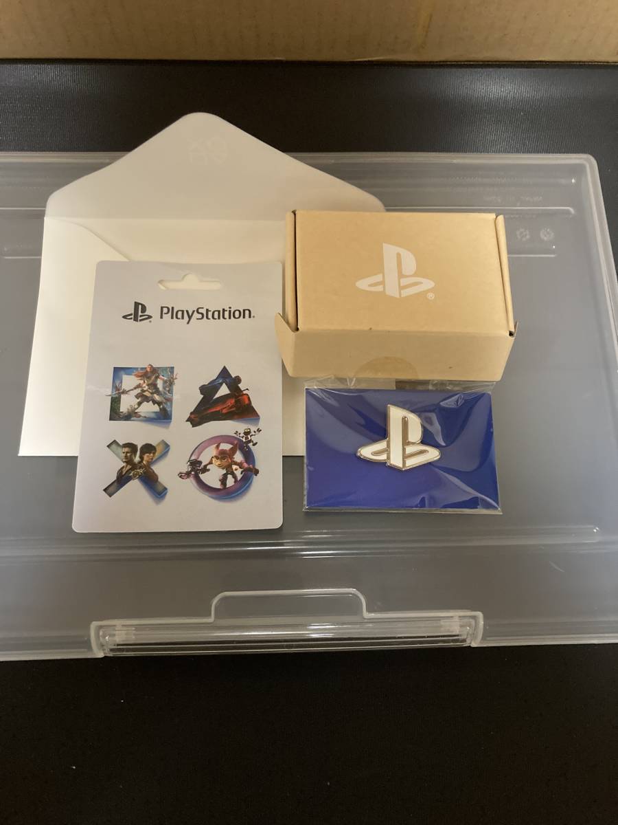 ★★★（非売品+未使用+新品）SONY　Playstationピンバッジ+おまけステッカー_画像1