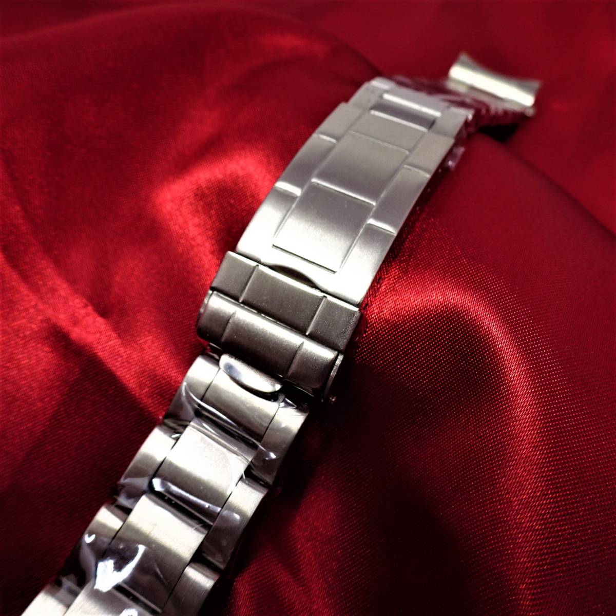 未使用・新品・ステンレス・弓菅付き時計ベルトストラップモデル 幅20ｍｍ シルバー 某腕時計替え 互換性ベルト バンド