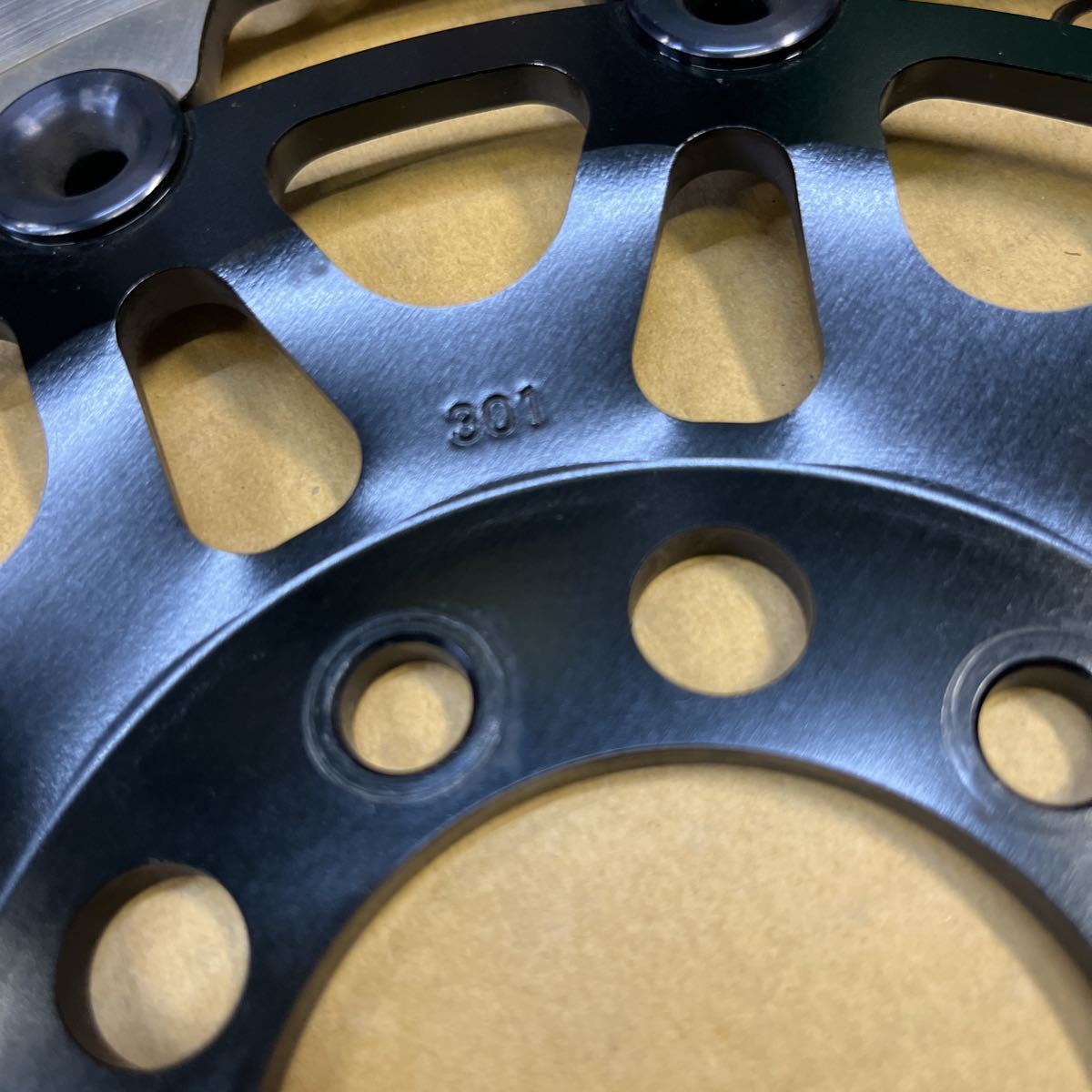 サンスター プレミアムレーシング ホールタイプ LM301Wフロント サンスター プレミアムレーシング ホールタイプ LM301Wフロント