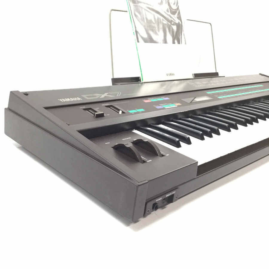 YAMAHA DX7 ヤマハ シンセサイザー 取扱説明書/譜面立て付き☆現状品 YAMAHA DX7 ヤマハ シンセサイザー 取扱説明書/譜面立て付き☆現状品