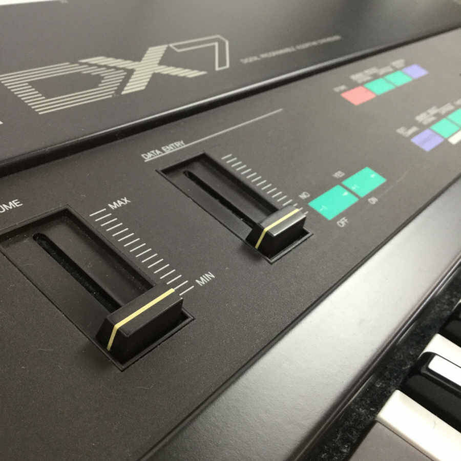 YAMAHA ヤマハ DX7 シンセサイザー 譜面立て/カートリッジ×2/ハード
