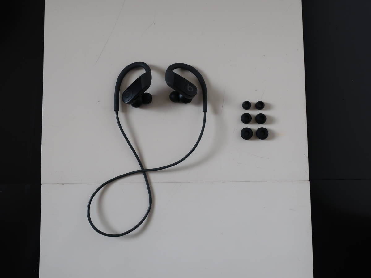 ★人気 美品 Apple beats Powerbeats Wireless Bluetooth 黒 高音質 ワイヤレスイヤホン ネックバンド パワービーツ スポーツ ランニング_画像3