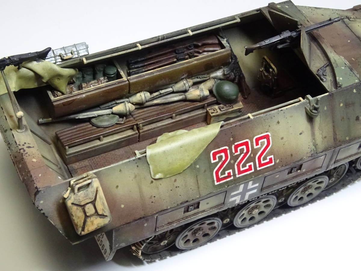 1/35ドイツハノマーク装甲兵員輸送車D型人形2体付塗装済み完成品