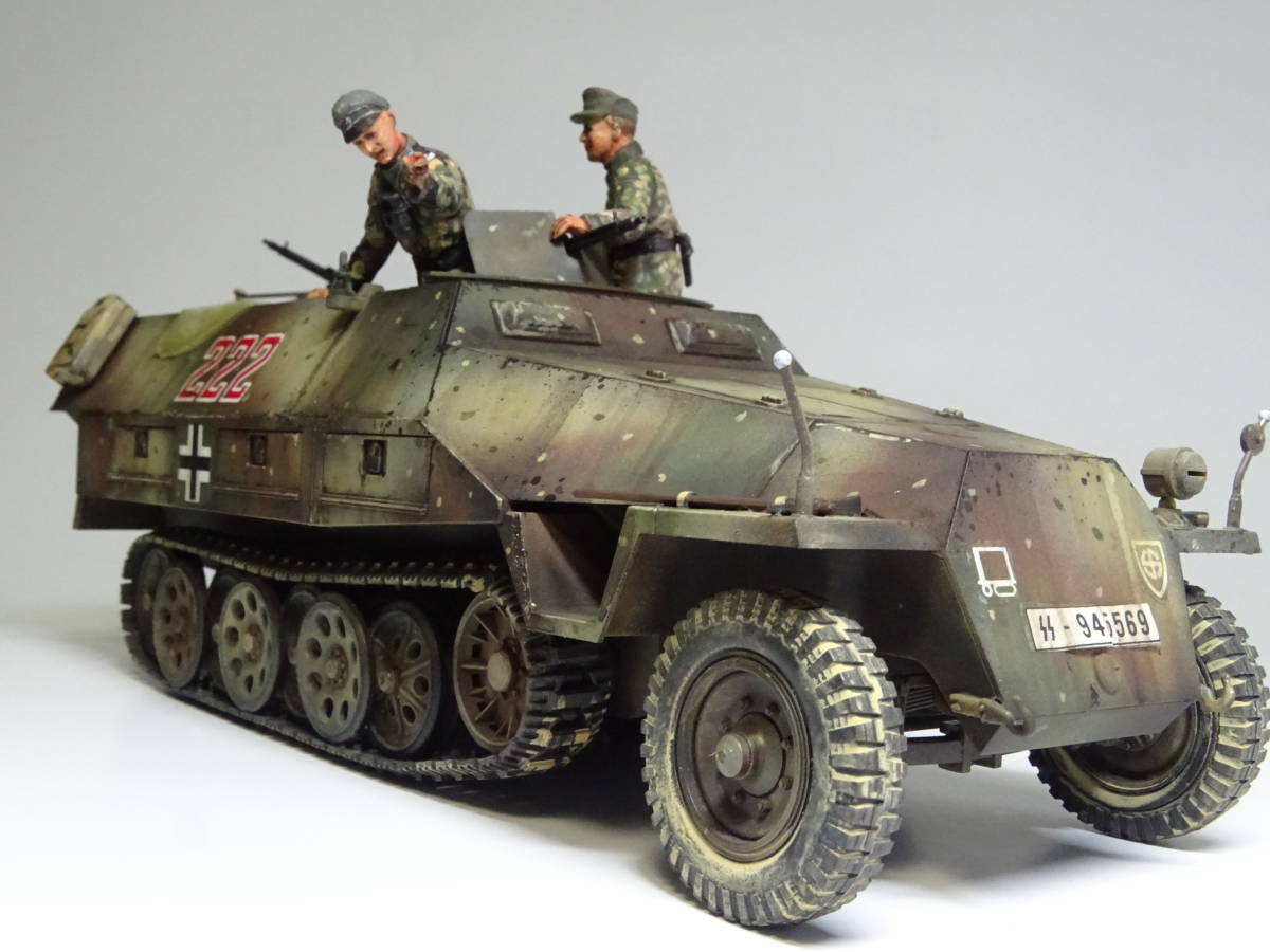 1/35ドイツハノマーク装甲兵員輸送車D型人形2体付塗装済み完成品