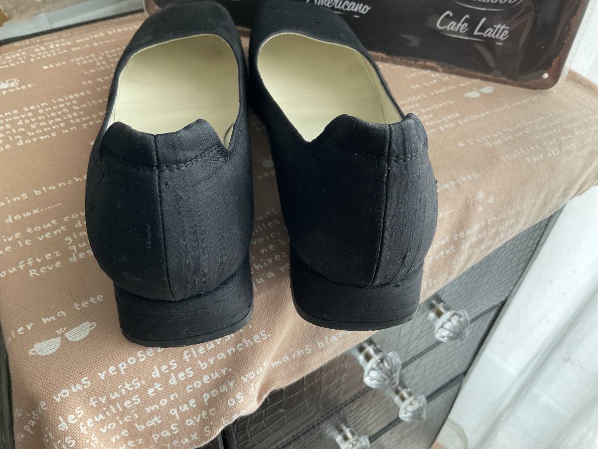 コムサデモード　COMME CA DU MODE 靴　ブラック　布製　サテン生地　22,5cm ヒール2cm_画像5
