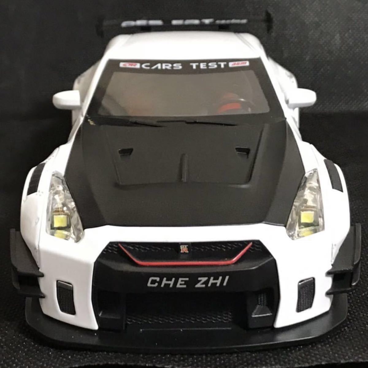 R35 1/24 ダイキャスト　モデルカーライト点灯　エンジン音再生ギミックあり