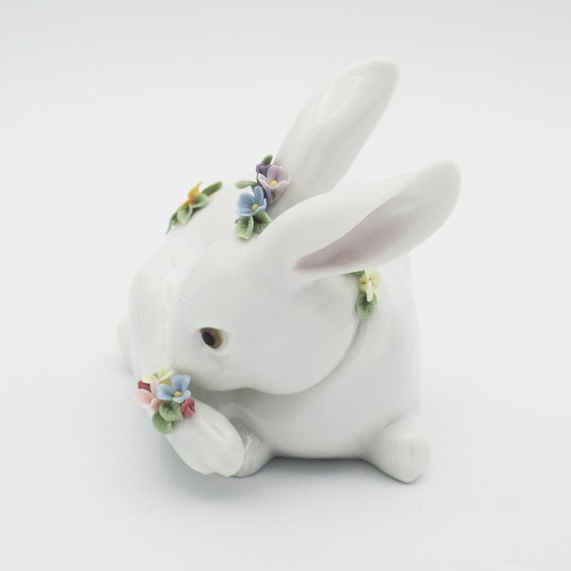 絶版】リヤドロ LLADRO 6099 花飾りの白うさぎ ATTENTIVE BUNNY WITH