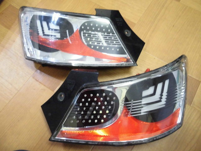 【トヨタ】ｂB♪QNC20 QNC21 QNC25☆加工品！LEDテールライト☆KOITO　B1-3☆左右セット[中古］タイヤ&ホイール招きモアイ像　長野大橋店_画像1