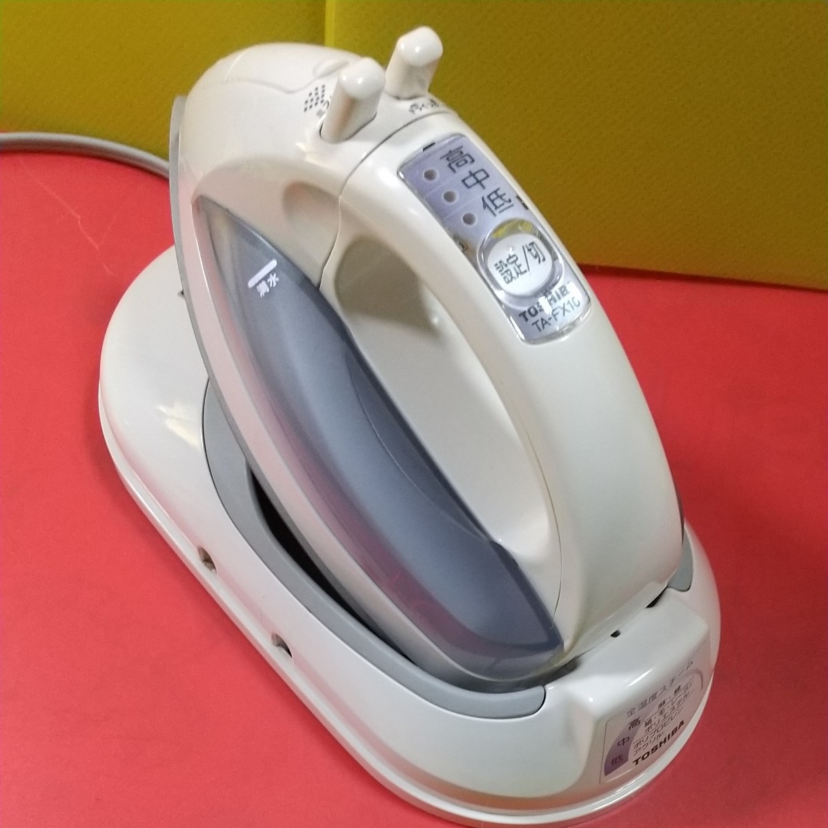 東芝 コードレススチームアイロンTA―FX10 (ラクー La Coo 東芝 コードレススチームアイロンTA―FX10 (ラクー La Coo