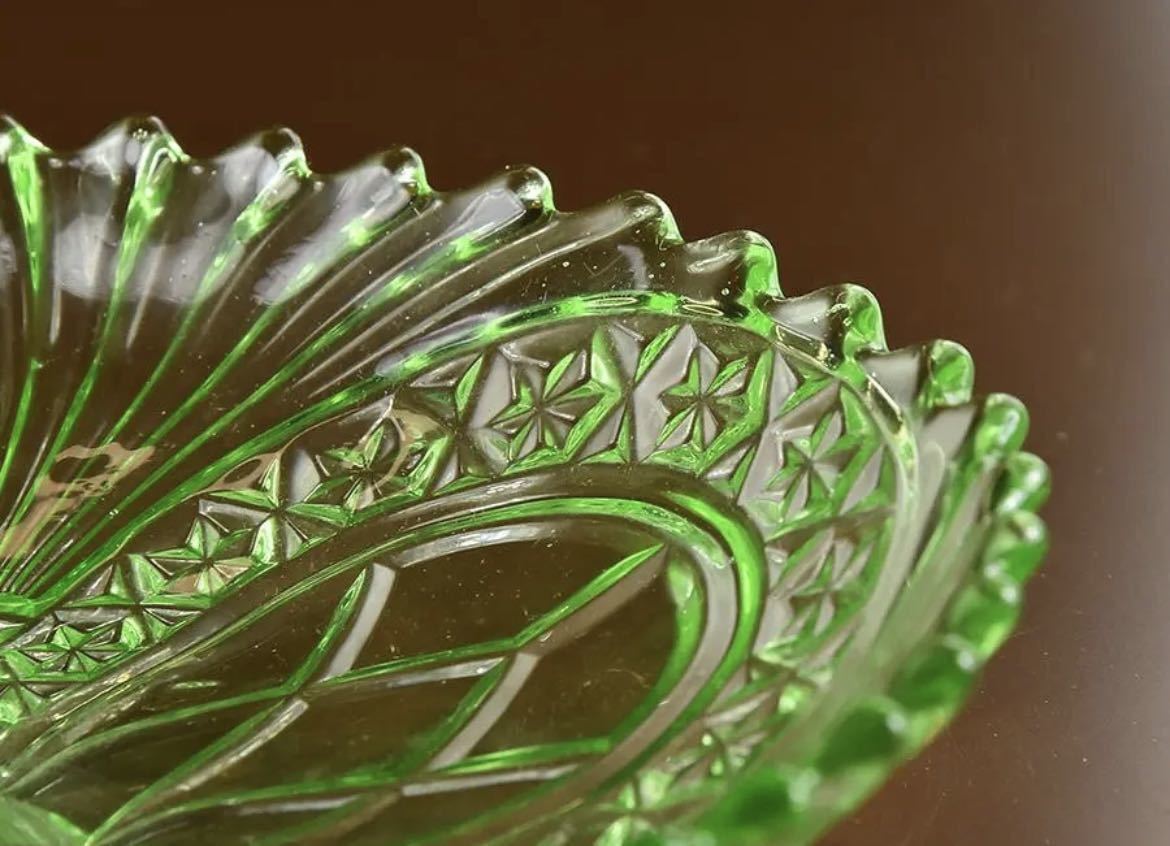 大正 昭和 プレスガラス 和ガラス 食器 飾皿 緑色 28cm