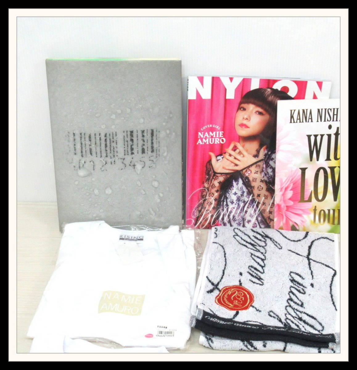 安室奈美恵 グッズセット☆Tシャツ/タオル/缶バッジ/ピンバッジ/写真集