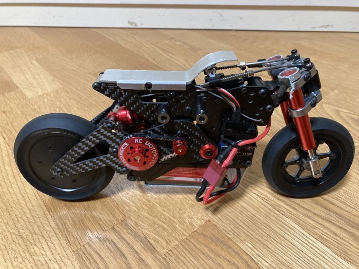 おもちゃ 即、走行可能1/8 オートバイ XRider MARS ☆強靭 カーボン
