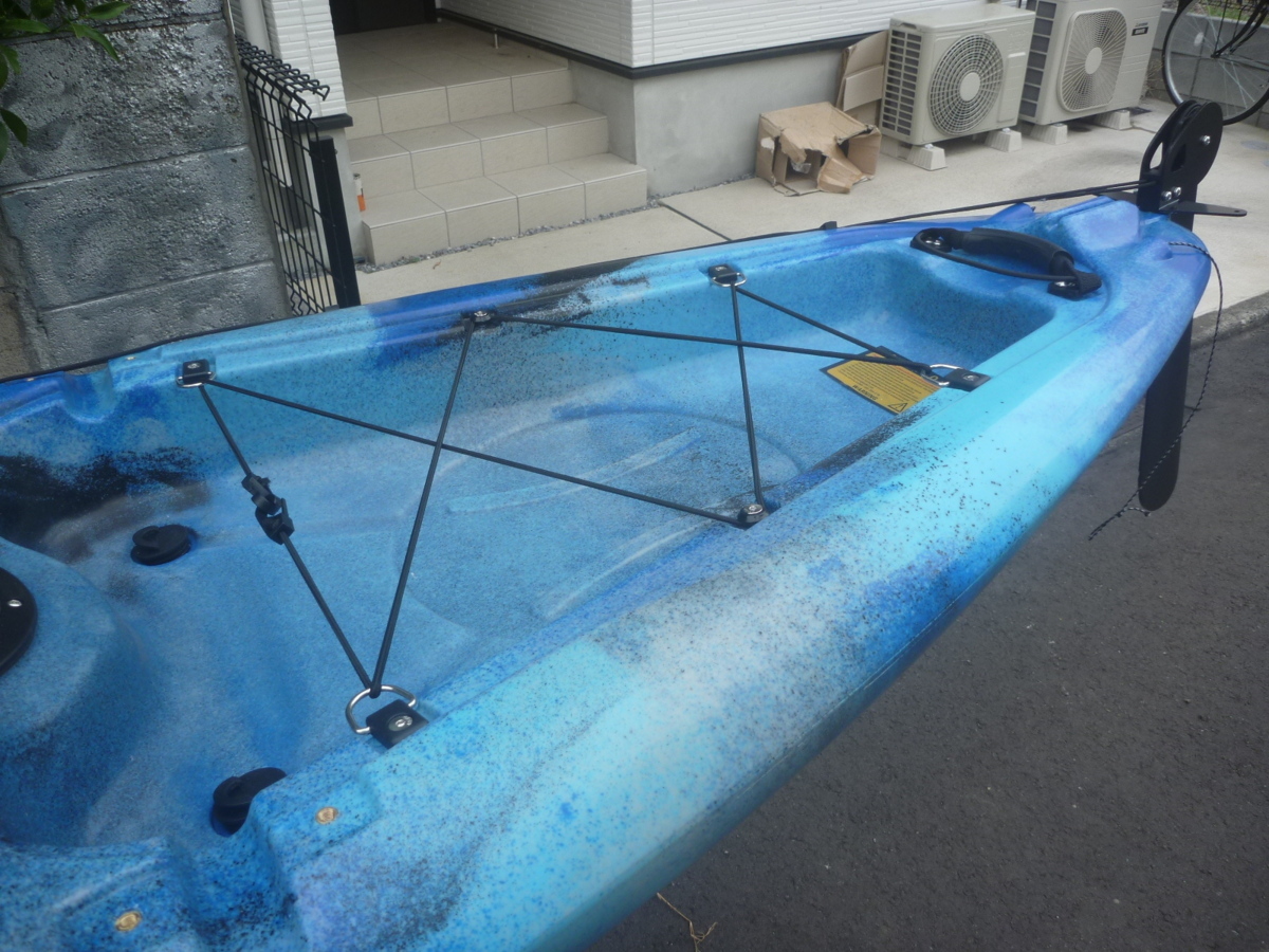 ☆新型☆足漕ぎタイプのフィッシングカヤック(フィンタイプ)12ft (376cm)☆ブルーカモフラージュ☆細身のスピード重視タイプです☆_ラゲッジスペースの画像になります。