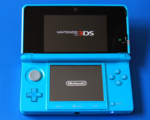 美品・完品】 ニンテンドー3DS ライトブルー SDカード2GB付属