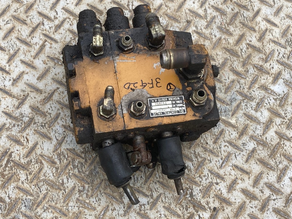 【滋賀発】 フォークリフト TCM 3FG20 油圧コントロールバルブ