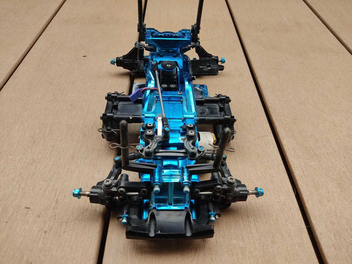 【★☆タミヤ1/10RC M-05】シャーシ　ブルーメッキバージョン サーボモーター付き 動作確認済【ノーメンテ】_画像3