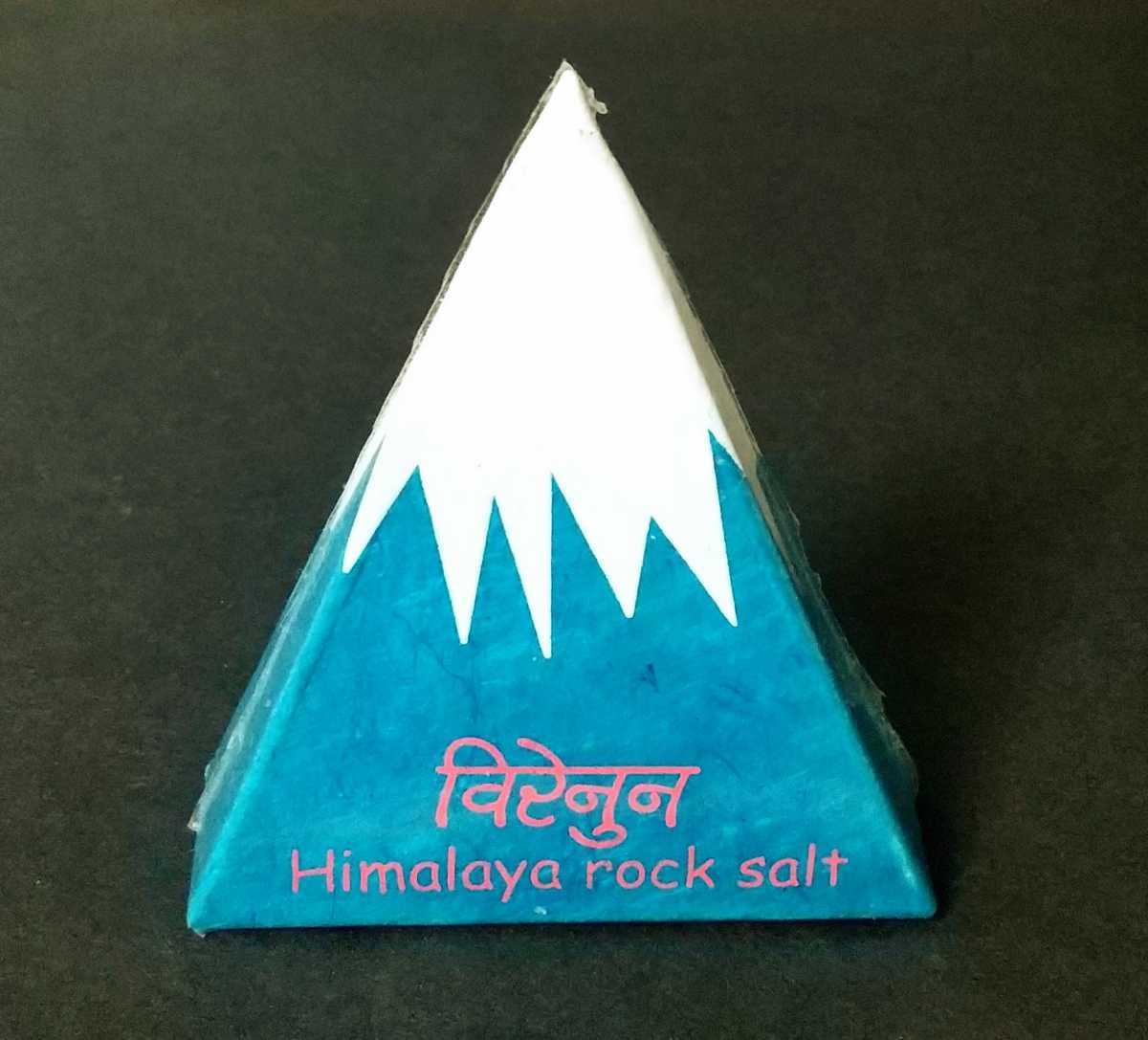 ■ブラックソルト【ヒマラヤ岩塩】ネパール産 約24g ミネラル塩 パウダー状 お料理のかくし味 ヒマラヤの山を表したパッケージ 2019年製造_画像1
