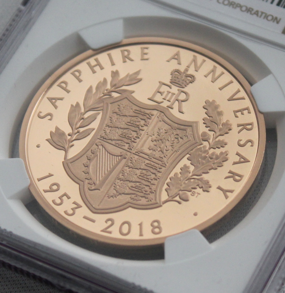 2018年 イギリス エリザベス2世 サファイアコロネーション 5ポンド 金貨　NGC PF70UC 最高鑑定品！！_画像3