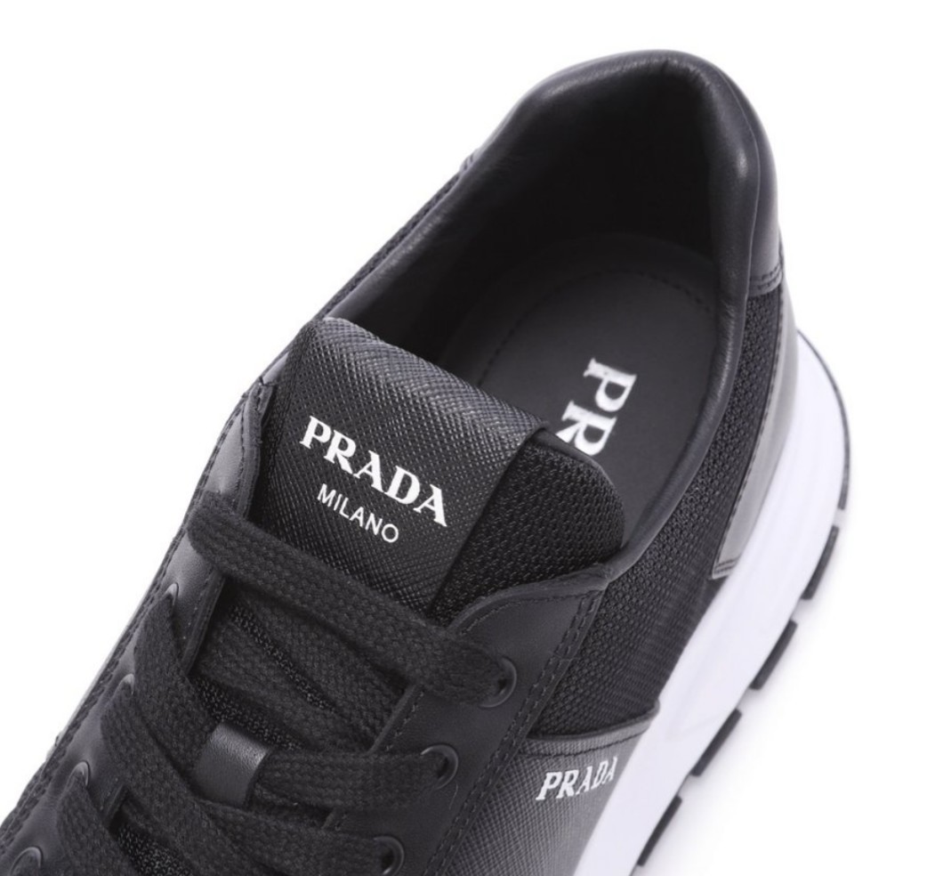 即決 未使用 新作 定価11万6千円 プラダ PRADA PRAX 01 本革 レザー