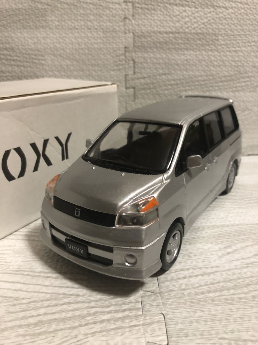 1/24 トヨタ 旧型ヴォクシー VOXY 非売品 カラーサンプル ミニカー