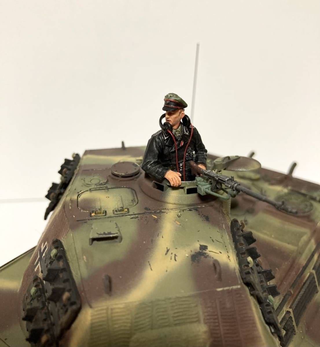 完成品 タミヤ 1/35 ドイツ重戦車 キングタイガー ポルシェ砲塔 w/戦車兵フィギュア タイガーⅡティーガー