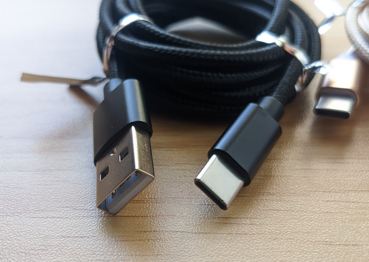 USB Type-C ケーブル２ｍ