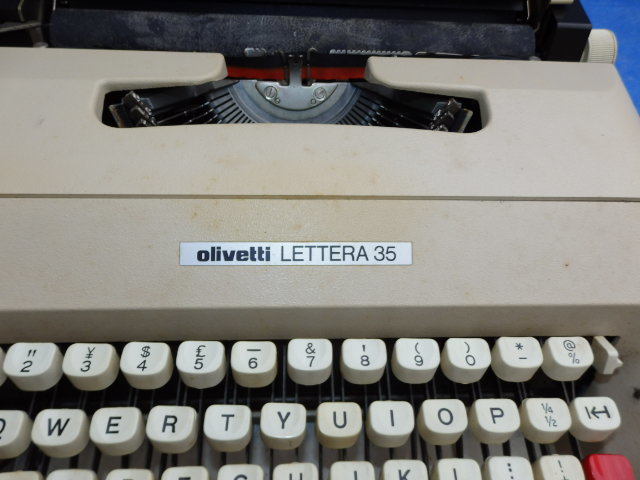 100％の保証 Olivetti オリベッティ lettera 32 レッテラ32 タイプライター アンティーク G1246  www.thewalldogs.com