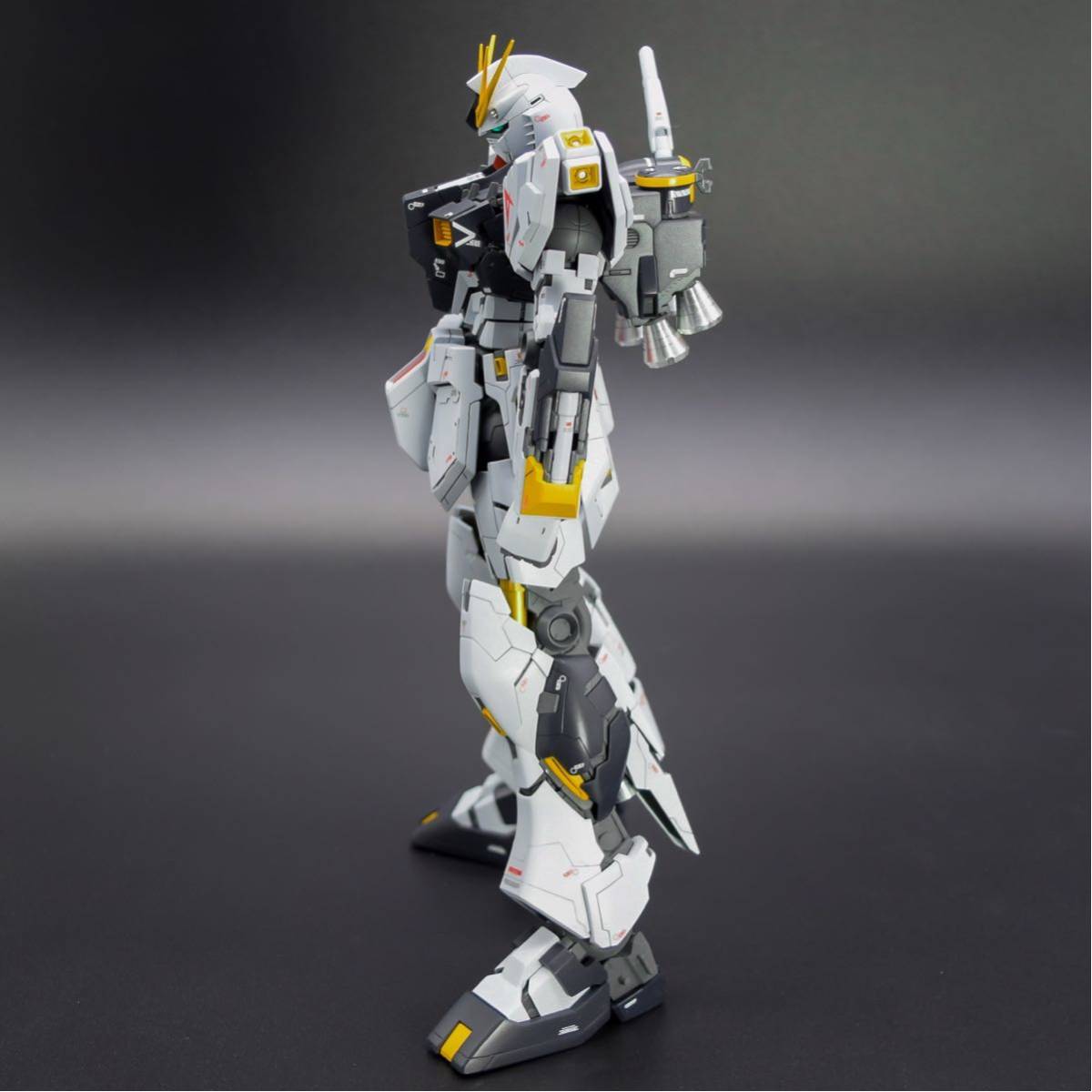 MG RX-93 νガンダム Ver.Ka EVOLVE版 改修塗装済完成品 ガンプラ MG RX-93 νガンダム Ver.Ka EVOLVE版 改修塗装済完成品 ガンプラ