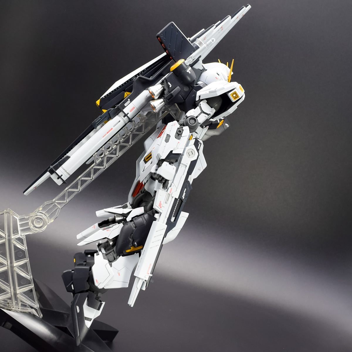 MG RX-93 νガンダム Ver.Ka EVOLVE版 改修塗装済完成品 ガンプラ MG RX-93 νガンダム Ver.Ka EVOLVE版 改修塗装済完成品 ガンプラ
