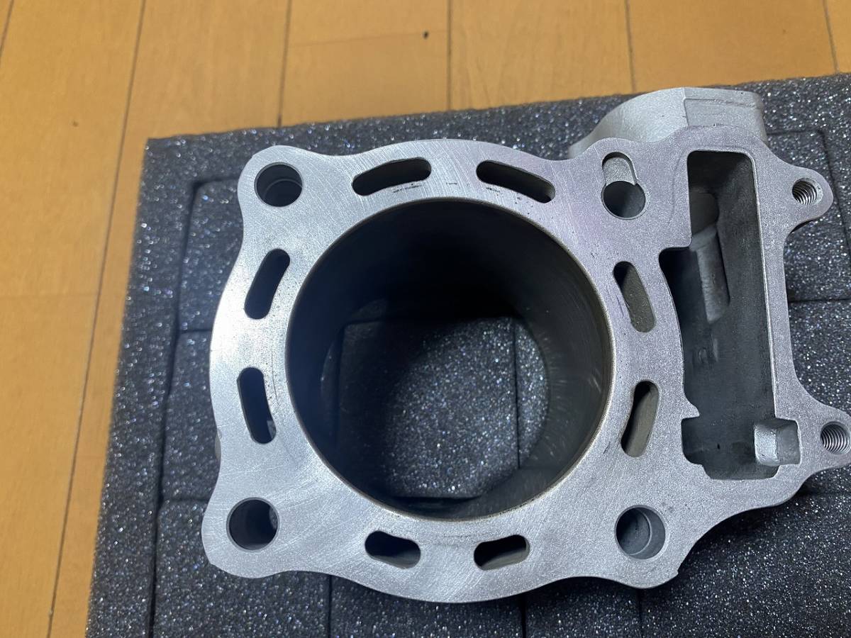 CRF150RのCYLINDER WORKSのボアアップキットで68mmボアです。 RS CRF150RのCYLINDER WORKSのボアアップキットで68mmボアです。 RS