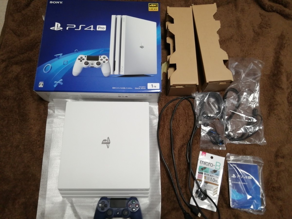 PlayStation 4 Pro　CUH-７２００B　中古ソフト2本セット