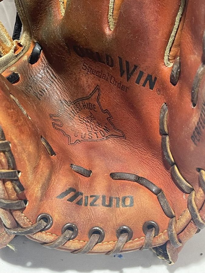  Yomiuri Giants .. virtue actual use glove MIZUNO