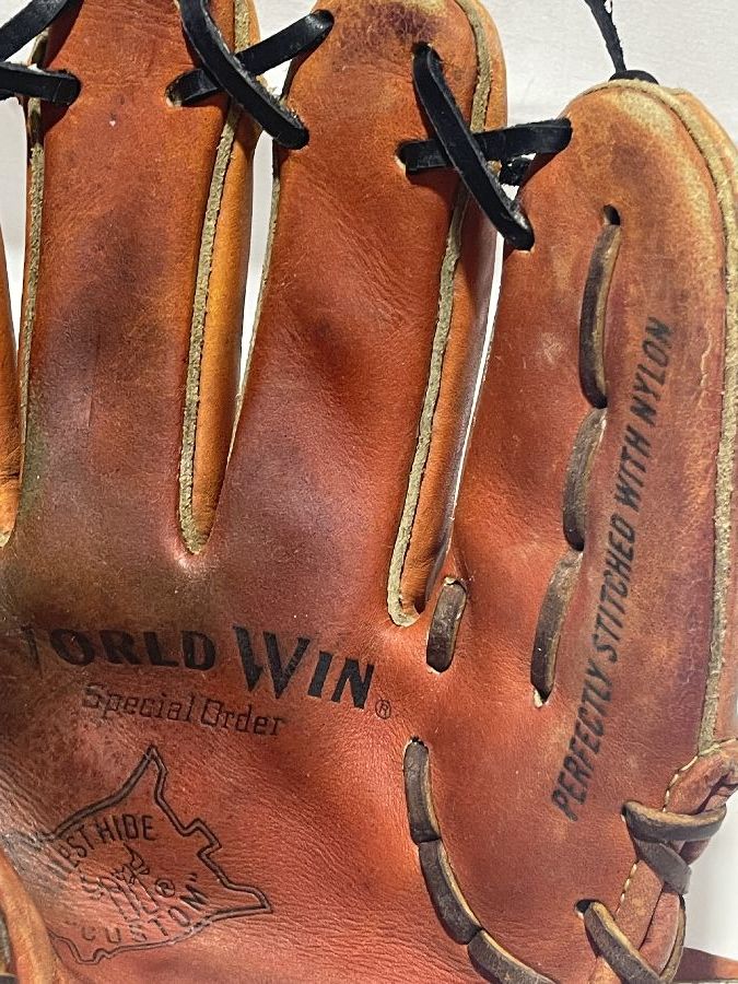  Yomiuri Giants .. virtue actual use glove MIZUNO