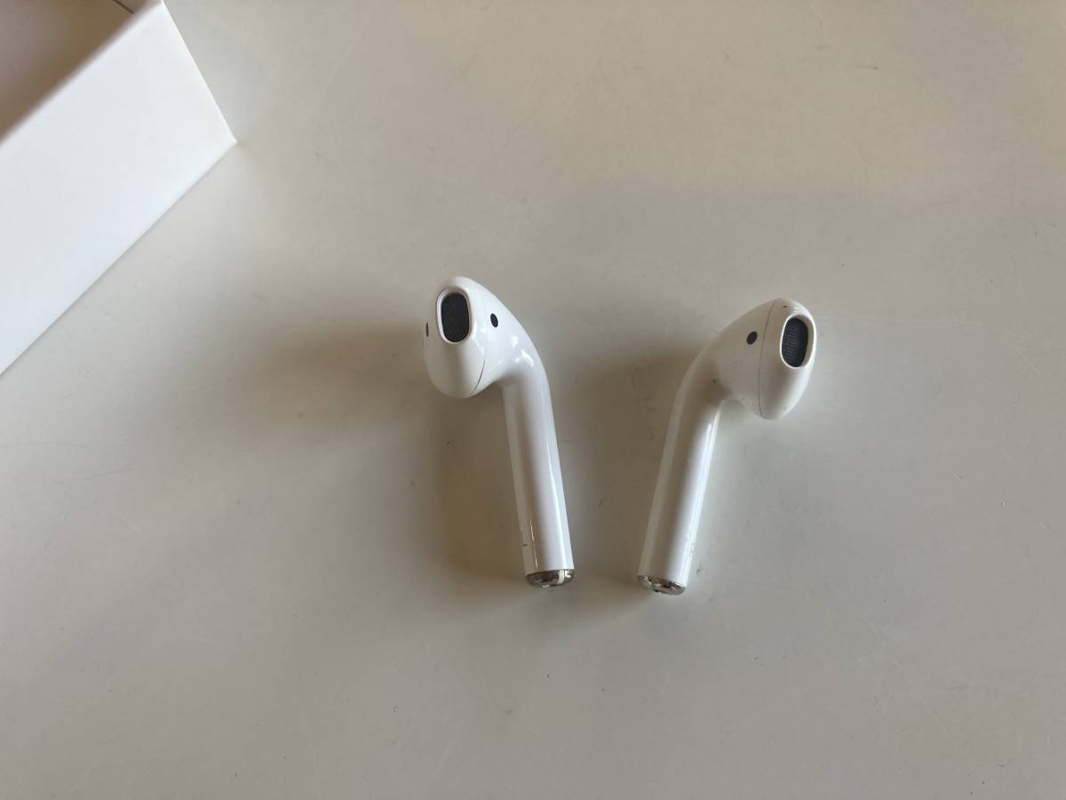 《中古品1円スタート》Apple AirPods 第2世代 MRXJ2J/A A2032 A2031 A1938　動作未確認の為ジャンク_画像4