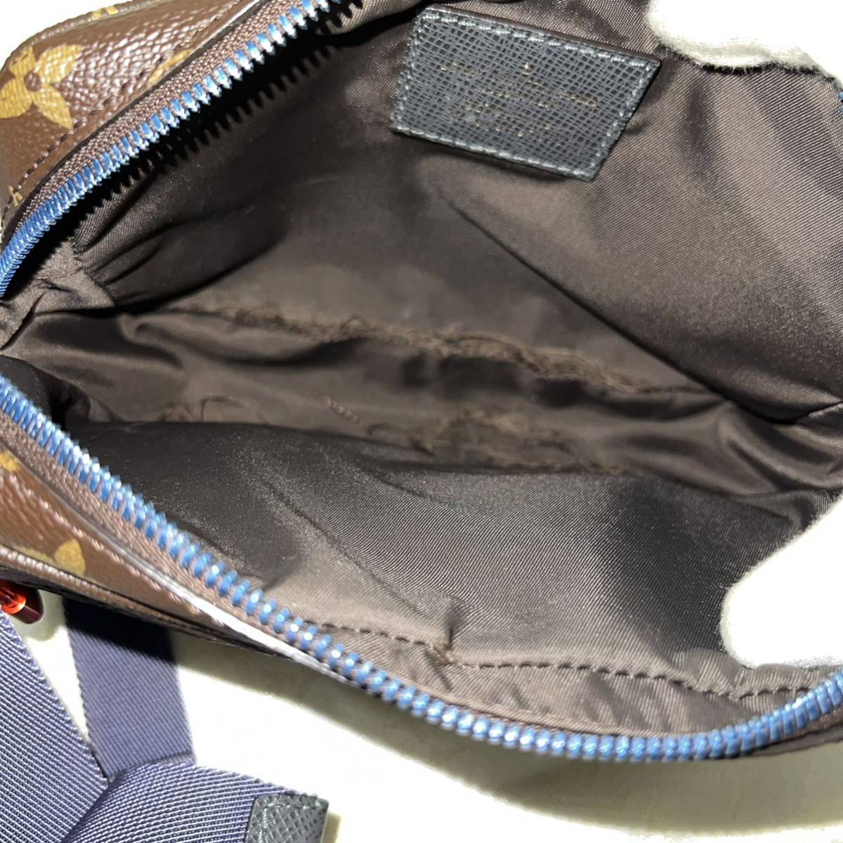 希少 LOUIS VUITTON ルイ・ヴィトン モノグラム ボディバッグ 希少 LOUIS VUITTON ルイ・ヴィトン モノグラム ボディバッグ