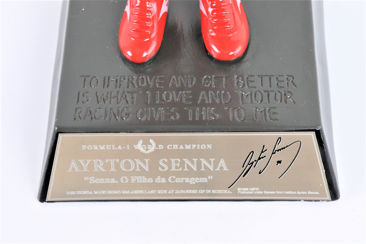 【美品 限定品 写真付】 AYRTON SENNA アイルトンセナ 勇気の子・SENNA 30/1000 磁器製 フィギュア コレクション ドライバー 015FEGE86_画像5