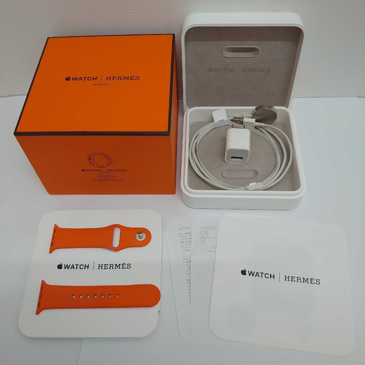 Apple Watch HERMES エルメス Series3 38mm GPS+Cellularモデル MQML2J/A 別途純正バンド2本付 中古良品 (U)_画像3