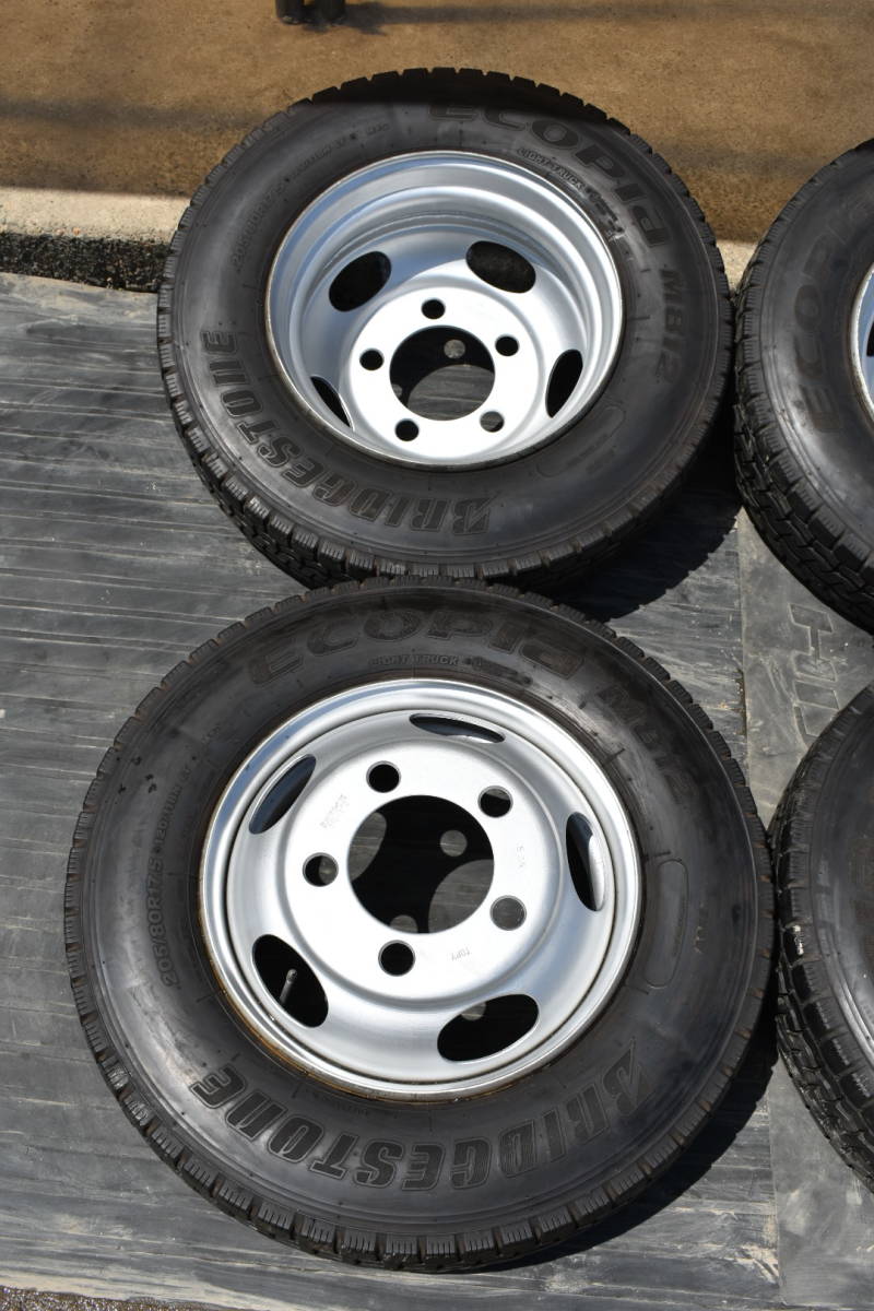 205-80R17.5 BRIDGESTONE ECOPIA M812 2021 年製スチールホイール付き