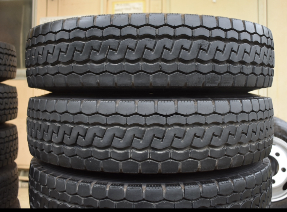 205-80R17.5 BRIDGESTONE ECOPIA M812 2021 年製スチールホイール付き