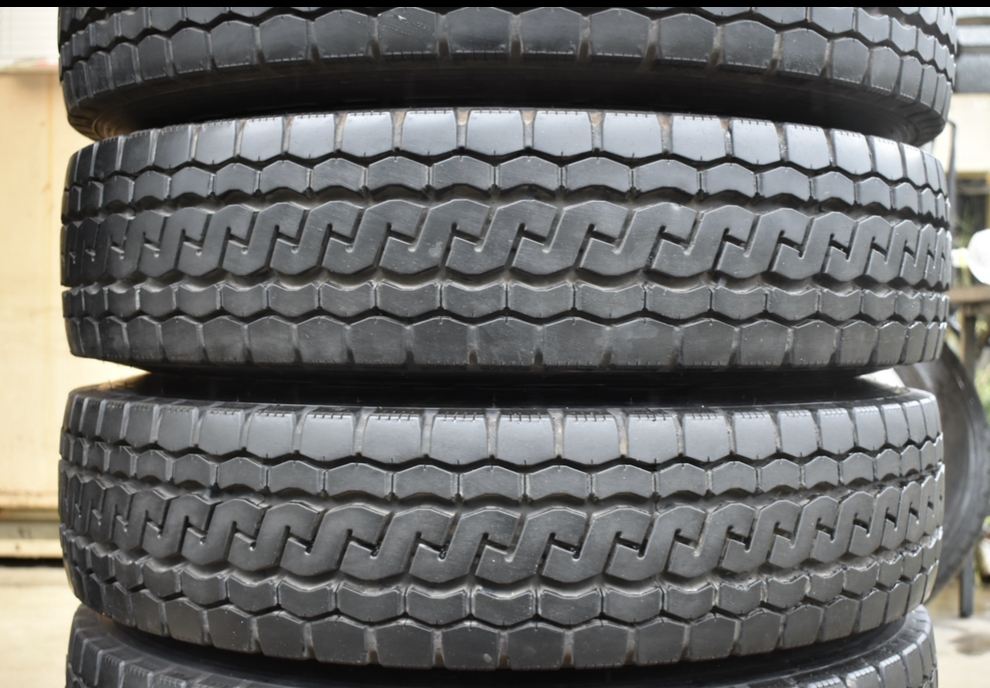 205-80R17.5 BRIDGESTONE ECOPIA M812 2021 年製スチールホイール付き