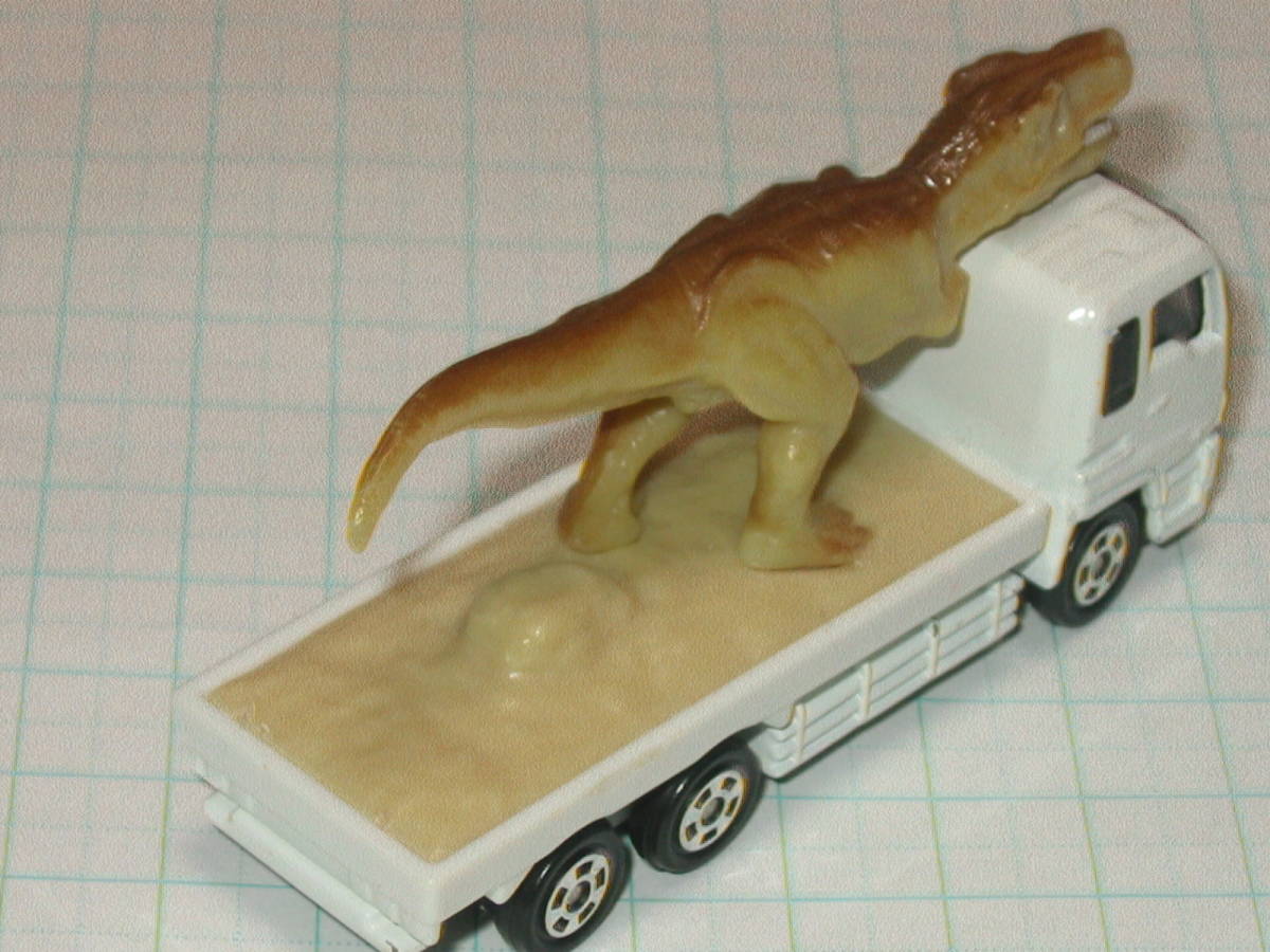 絶版品 トミカ 30 ★いすゞ ギガ 恐竜運搬トラック 恐竜運搬車 ティラノサウルス DINOSAUR CARRIER ISUZU GIGA 中国製 ジャンク品_画像4