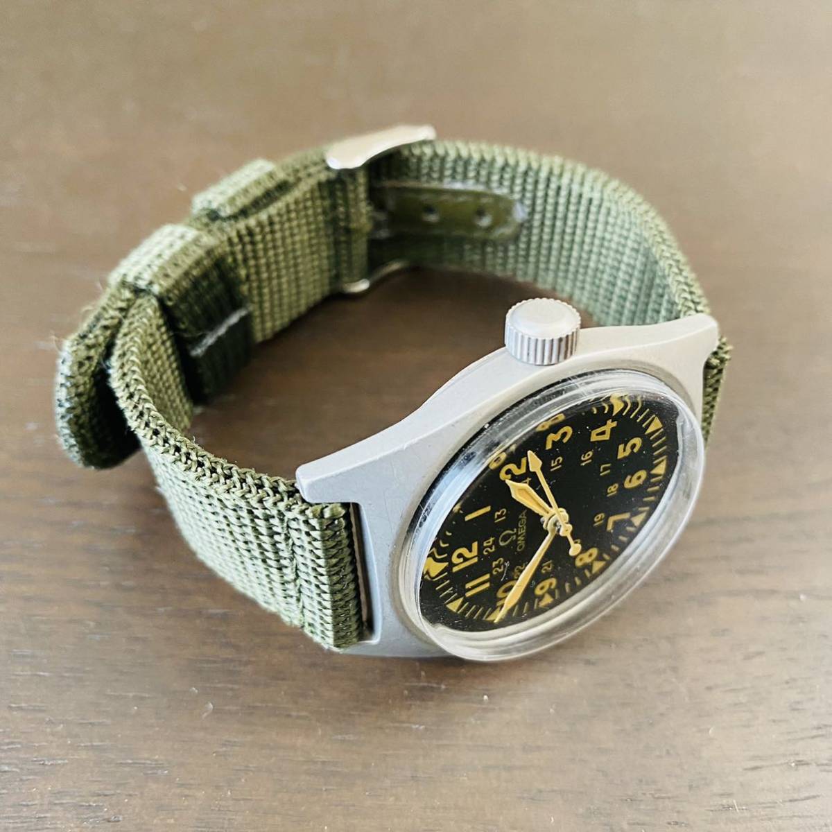 オメガ OMEGA ミリタリー ヴィンテージ腕時計 手巻き 17石 ブロードアロー